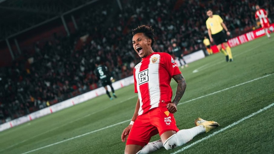 Lázaro foi revelado pelo Flamengo e vendido ao Almería Lázaro foi revelado pelo Flamengo e vendido ao Almería