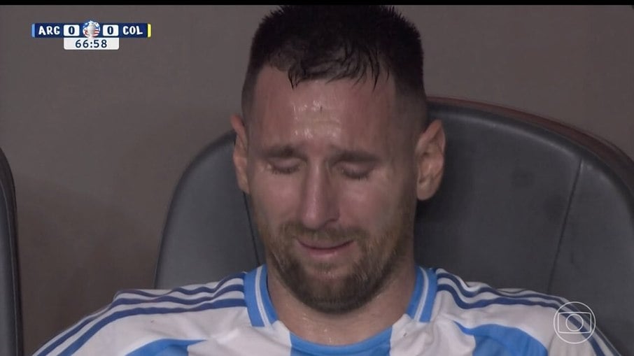 Messi chorou após a substituição