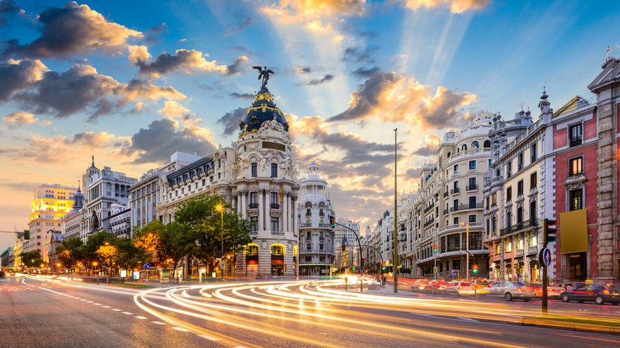 A Gran Via é uma das principais ruas de Madrid