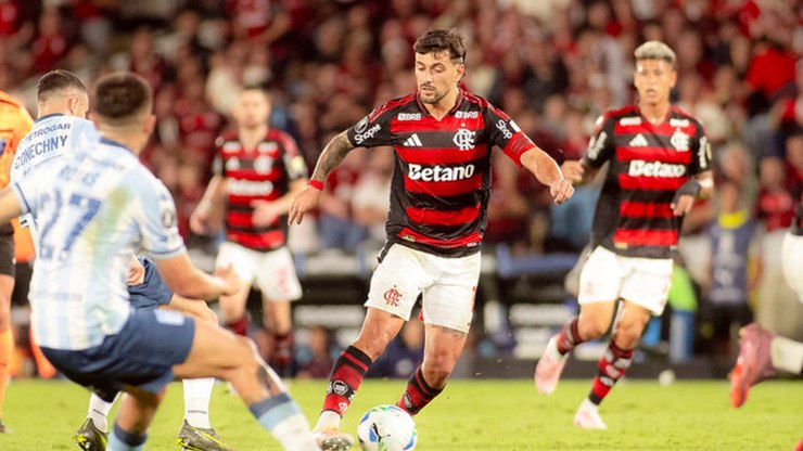 Arrascaeta se pronuncia após escapar de assalto no Maracanã