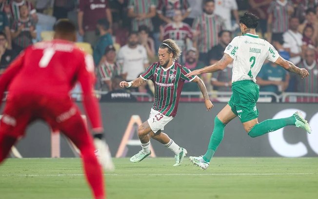 Flaco López comemora seu gol no fim do primeiro tempo, no Maracanã