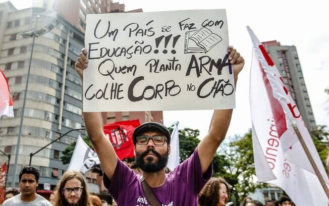 Protesto contra cortes na Educação em Belo Horizonte, Minas Gerais