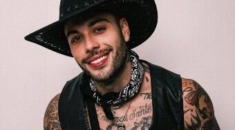 Gui Araújo se descuida e mostra demais depois do banho; veja 