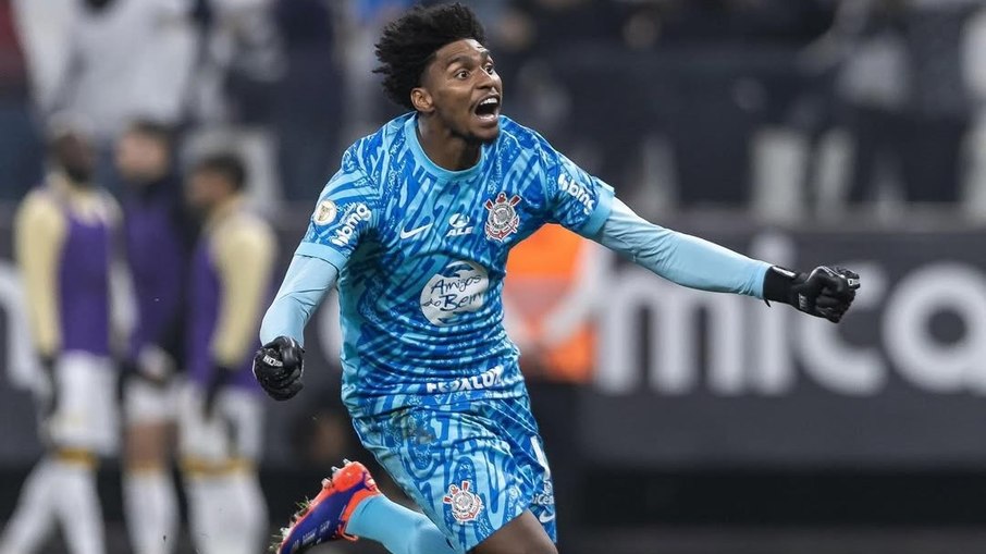 Hugo Souza chegou assumindo a titularidade no Corinthians, após as saídas de Cássio e Carlos Miguel Hugo Souza chegou assumindo a titularidade no Corinthians, após as saídas de Cássio e Carlos Miguel