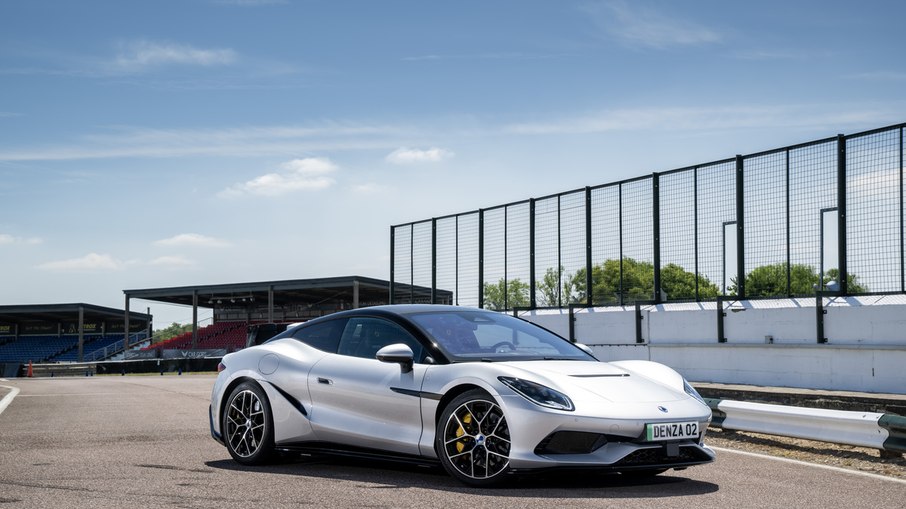 Denza Z Coupé estreou em Goodwood com três motores elétricos e 1.604 cv de potência
