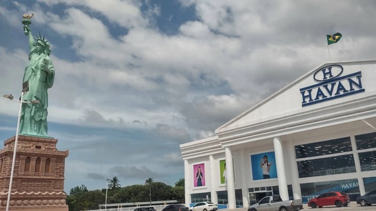 MP aciona Havan por irregularidade em instalação de estátua