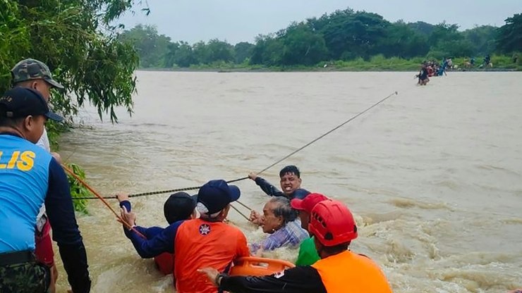 China se prepara para chegada de tufão Bebinca