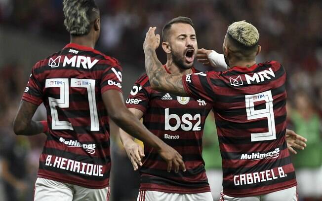 Everton Ribeiro jogando pelo Flamengo