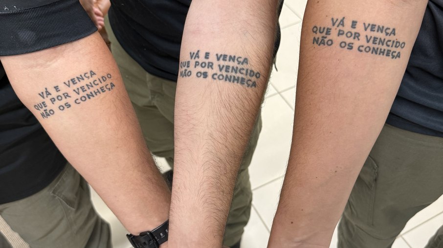 Tatuagem sobre resiliência da equipe Tatuagem sobre resiliência da equipe