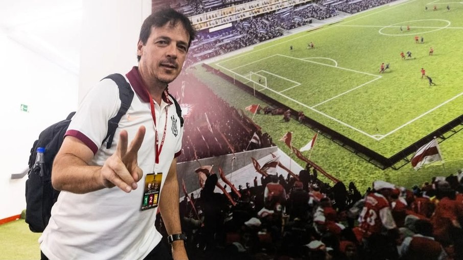 Fernando Diniz no empate do Corinthians como o Santa Fe