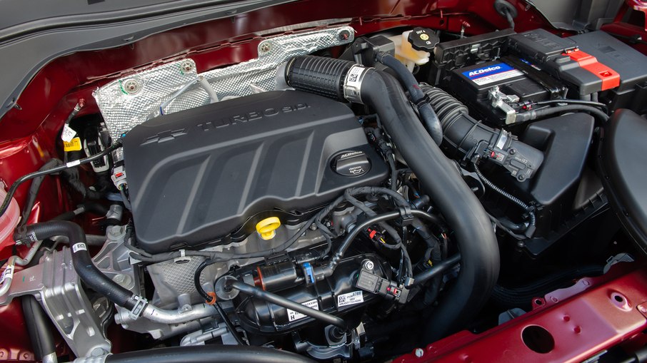 Chevrolet Tracker RS usa motor 1.2 turbo de três cilindros com 141 cv e câmbio automático de seis marchas