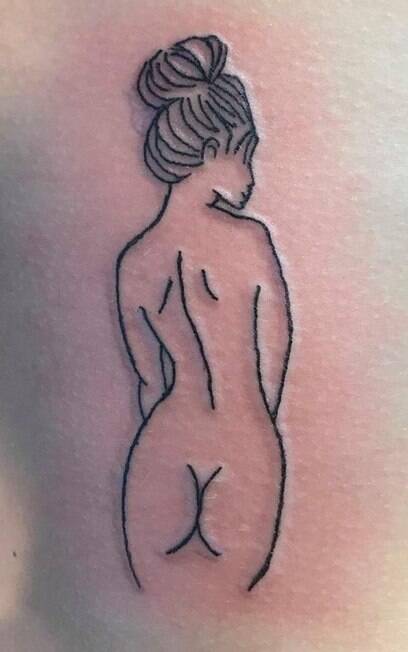 tatuagem de corpo de mulher nu