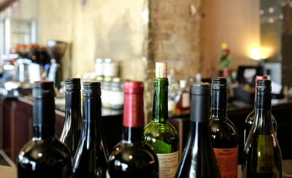 Antifraude: IA identifica rótulos trocados de garrafas de vinho