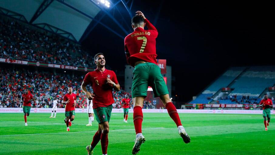 Cristiano Ronaldo estará em campo contra Luxemburgo nesta terça