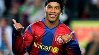 Passagem de Ronaldinho foi marcada por faltas, festas e praia
