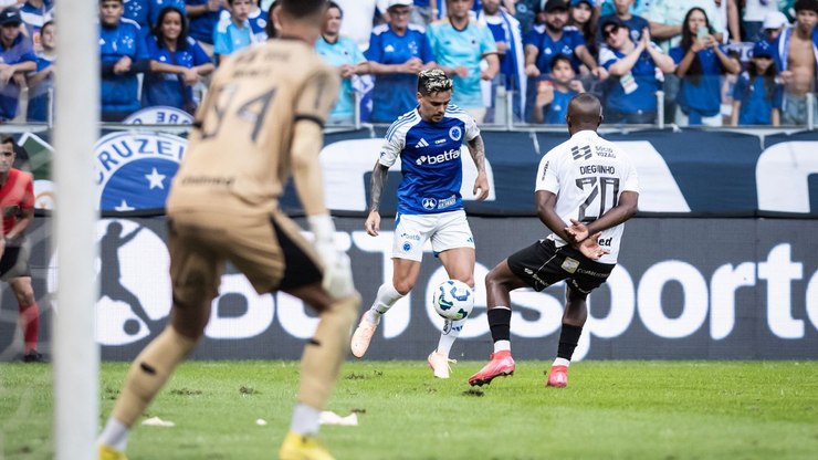 Cruzeiro é surpreendido pelo Ceará e pode perder a liderança