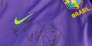 Operação contra o PCC apreende camisas autografadas por Neymar