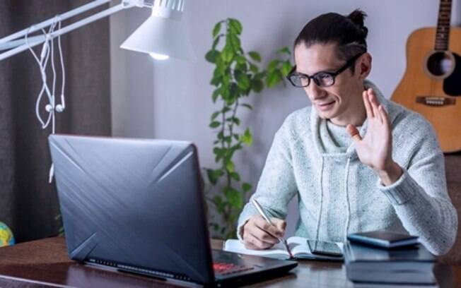 Estudar inglês on-line ou presencial: quais as diferenças?