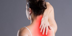 Uso excessivo de celular provoca mais dores na coluna no Brasil