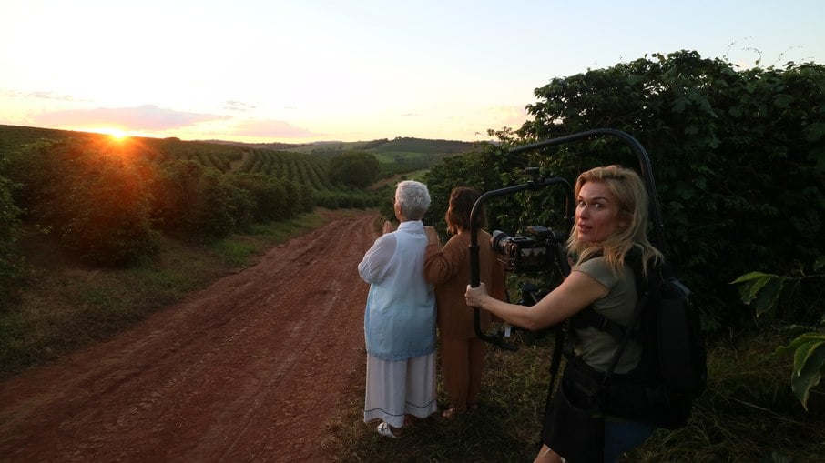 Ludmila Dayer acaba de estrear como diretora no documentário 'Eu', disponível no catálogo do Globoplay