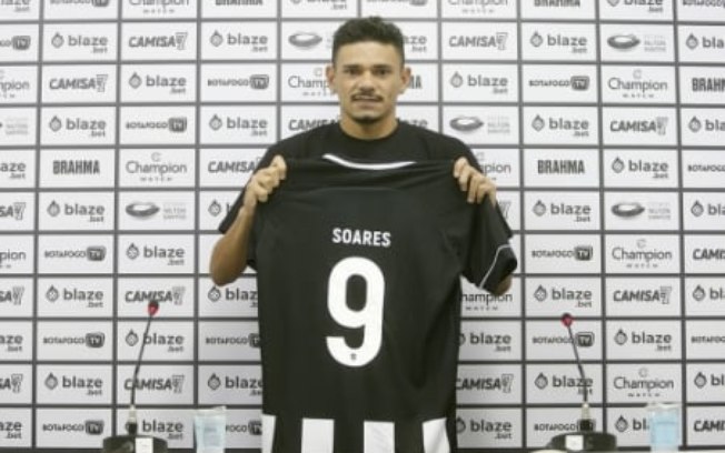 Tiquinho Soares assume a camisa 9 do Botafogo