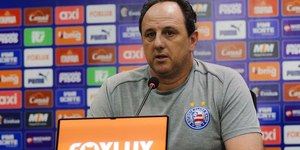 Ceni cutuca Palmeiras e detona árbitro após revés no Brasileirão