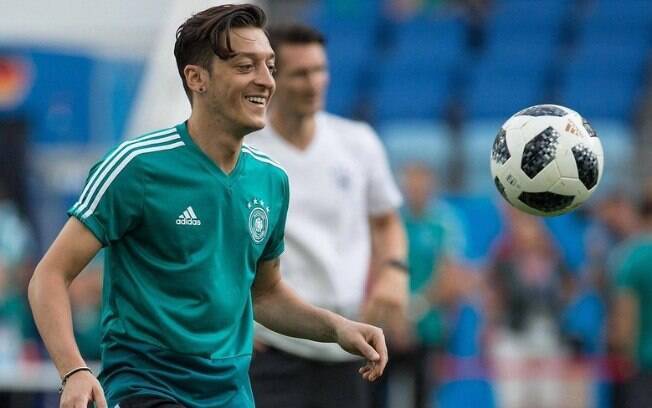 Özil defendeu a Alemanha na Rússia