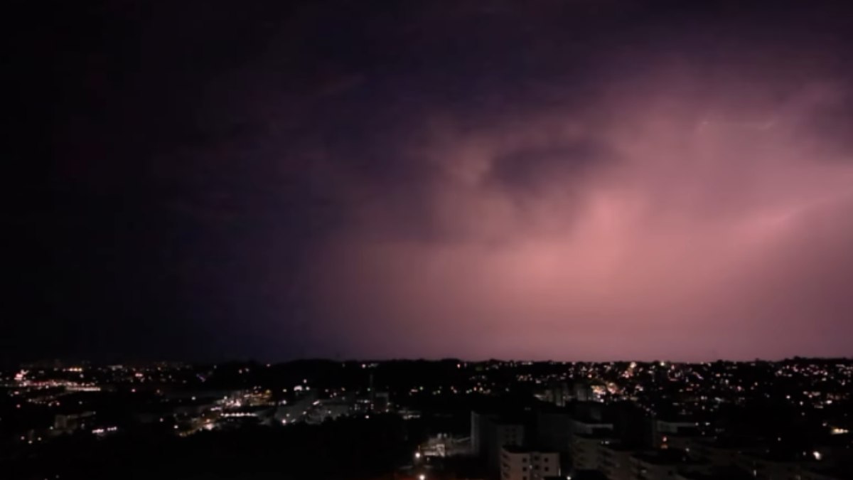 Vídeo mostra Manaus sob 'tempestade' de raios