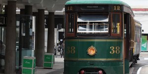 Conheça 5 cidades para andar de bonde elétrico nas férias