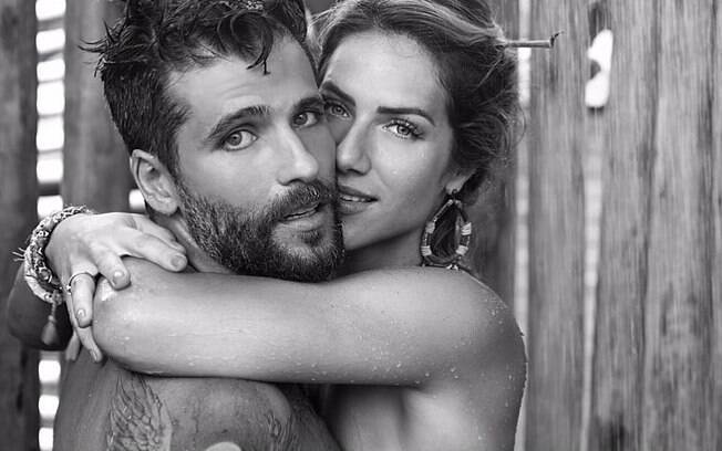 Giovanna Ewbank compartilhou clique sensual na cama ao lado do marido, o ator Bruno Gagliasso