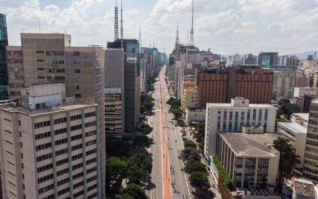Governo de SP volta atrás e amplia horário do comércio no estado Governo de SP volta atrás e amplia horário do comércio no estado