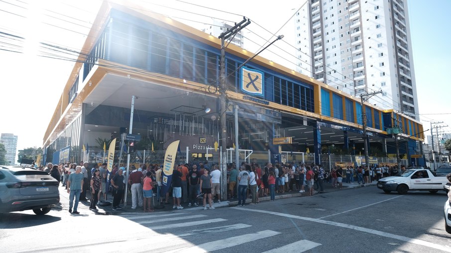 Focando em ser um ponto de encontro na região, a loja conta com uma pizzaria e área gourmet. Focando em ser um ponto de encontro na região, a loja conta com uma pizzaria e área gourmet.