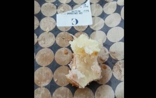 Cliente encontrou larvas no pão quando estava terminando de comer