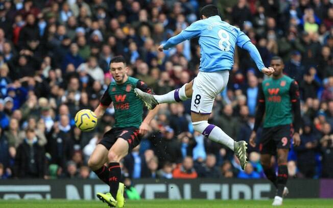 Gundogan marcou um dos gols do Manchester City contra o Aston Villa