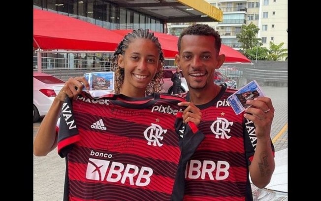 Jogador rubro-negro presenteia dois vendedores com ingressos para jogo entre Flamengo x Ceará