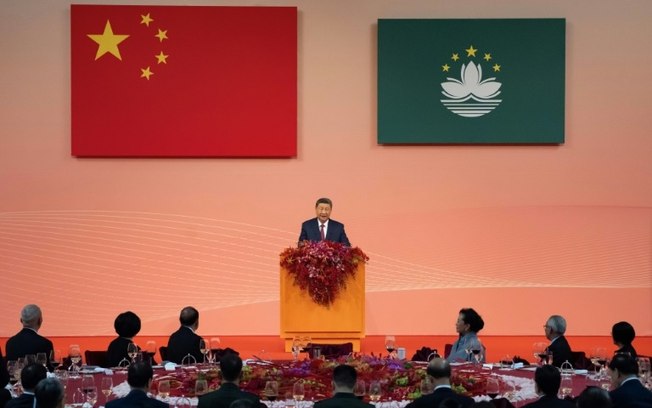 O presidente chinês Xi Jinping discursa durante jantar de boas-vindas aos atos do 25º aniversário do retorno de Macau à soberania chinesa, em 19 de dezembro de 2024