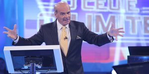 Ex-dono da Redetv! usou calça berinjela no Natal