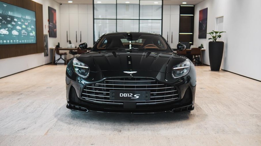 Aston Martin DB12 S traz V8 4.0 biturbo de 700 cv e acelera de 0 a 100 km/h em 3,5 segundos