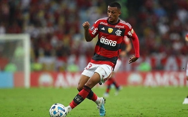 Wesley em campo pelo Flamengo