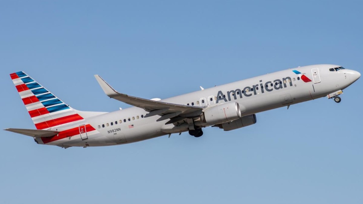Avião da American Airlines, companhia envolvida no caso do passageiro clandestino encontrado morto nos EUA Avião da American Airlines, companhia envolvida no caso do passageiro clandestino encontrado morto nos EUA