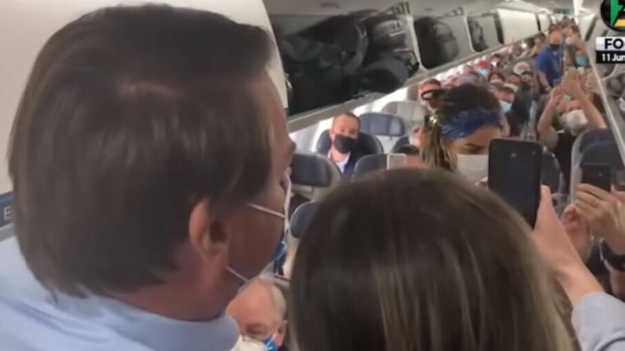 Bolsonaro em avião