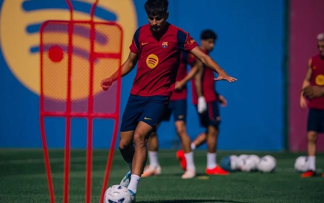 Jogadores do Barcelona durante treinamento da equipe Jogadores do Barcelona durante treinamento da equipe