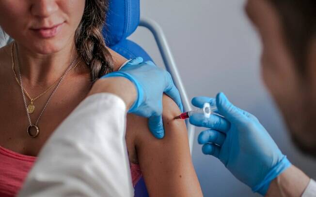 A vacina contra sarampo é recomendada para jovens entre 15 e 29 anos, grupo mais vulnerável a infecções