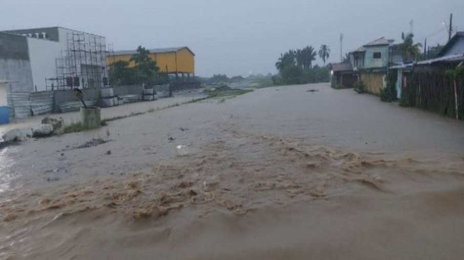 Cidade de São Sebastião (SP) sofre com chuvas, alagamentos e deslizamentos