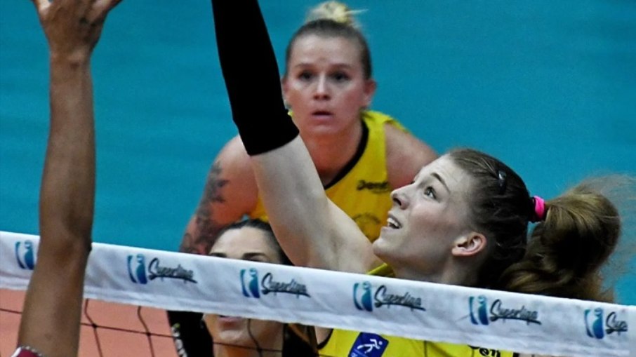 Praia Clube lidera a Superliga feminina de vôlei Praia Clube lidera a Superliga feminina de vôlei