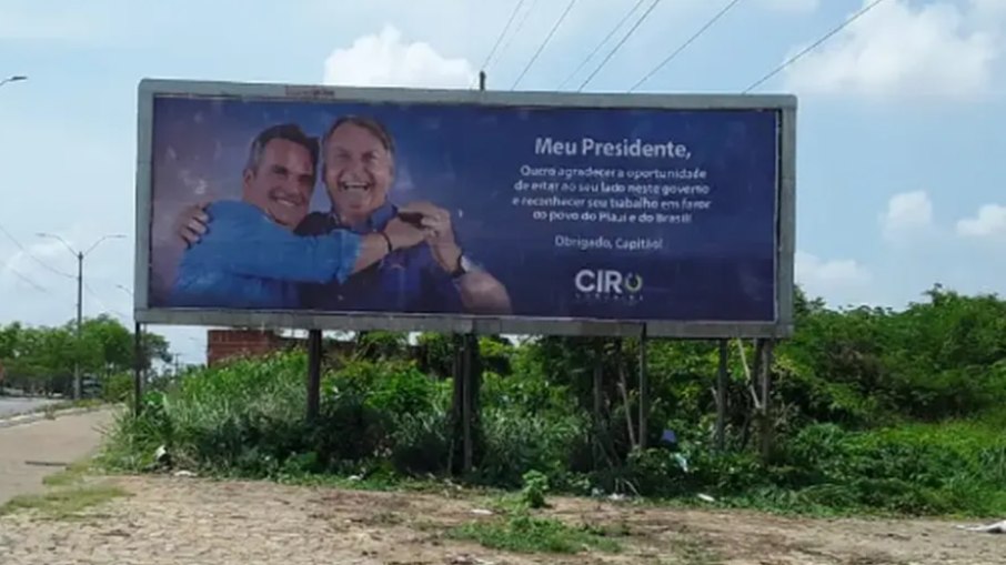 Ciro Nogueira espalha outdoors em apoio a Bolsonaro no Piauí