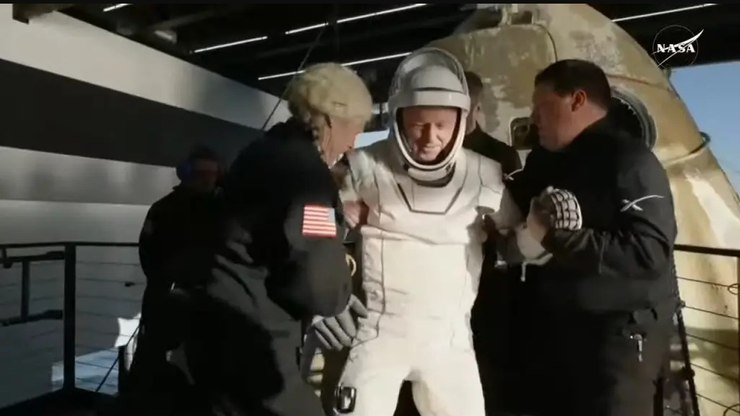 Astronauta%20preso%20no%20espa%C3%A7o%20por%209%20meses%20se%20aposenta%20da%20NASA