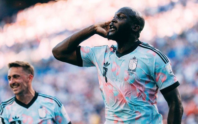 Lukaku comemorando um dos gols que deu a classificação para a Bélgica contra os Estados Unidos Lukaku comemorando um dos gols que deu a classificação para a Bélgica contra os Estados Unidos