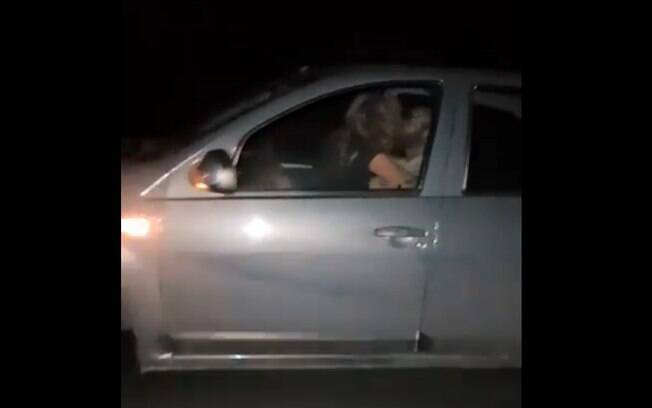 Video de casal fazendo sexo no carro