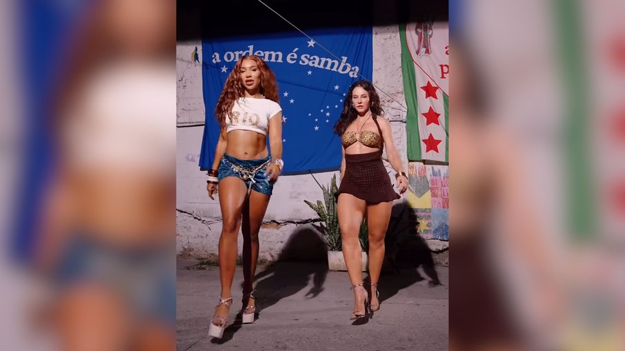 Paolla Oliveira mostra samba no pé ao lado de Aline Maia